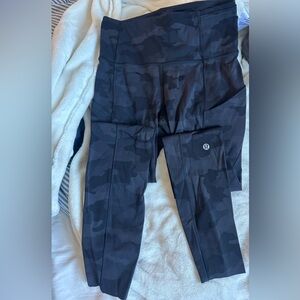 lululemon Fast and Free High-Rise Tight Leggings 28" in Incognito Camo MultiGrey